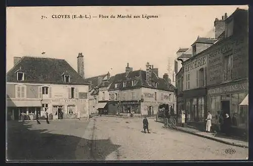 AK Cloyes, Place du Marché aux Légumes avec épicerie et passants