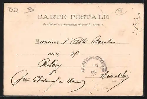 AK Nogent-le-Rotrou, Carrefour St-Laurent avec passants et architecture historique