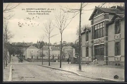 AK Nogent-le-Rotrou, Boulevard de la République avec salle des fêtes et écoles