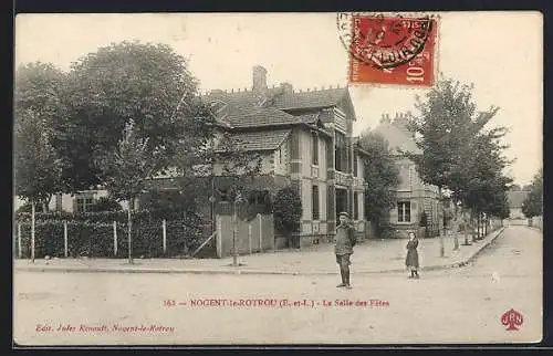 AK Nogent-le-Rotrou, La Salle des Fêtes