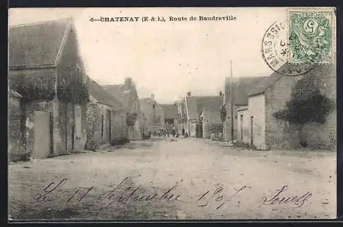 AK Châtenay, Route de Baudreville avec maisons anciennes