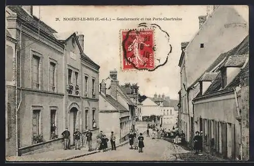 AK Nogent-le-Roi, Gendarmerie et rue Porte-Chartraine