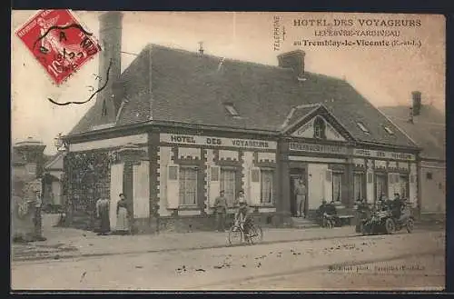 AK Tremblay-le-Vicomte, Hôtel des Voyageurs avec cyclistes et voiture à cheval