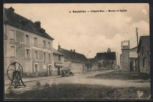 AK Soulaires, Grande-Rue avec mairie et église au fond