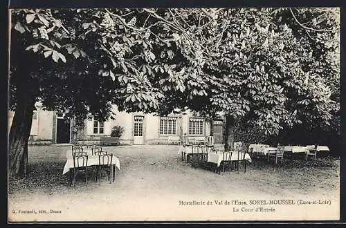 AK Sorel-Moussel, Hostellerie du Val de l`Eure, La Cour d`Entrée