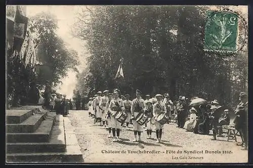 AK Châteaudun, Fête du Syndicat Dunois 1910 avec Les Gais Semeurs en parade