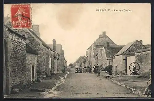 AK Prasville, Rue des Bordes avec maisons en pierre et villageois