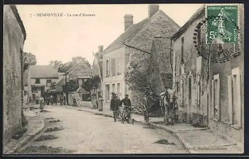 AK Denonville, la rue d`Auneau avec passants et charrette tirée par un cheval