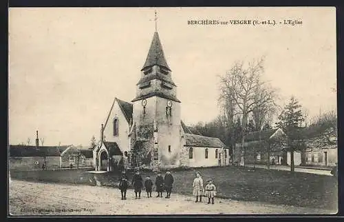 AK Berchères-sur-Vesgre, L`église et enfants sur la place