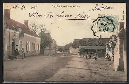 AK St-Cloud, Rue de la Poste avec bâtiments et villageois