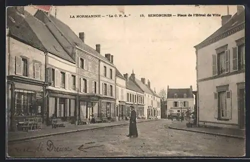 AK Senonches, Place de l`Hôtel de Ville avec passants