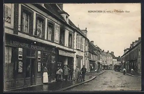 AK Senonches, Grande Rue avec librairie et passants