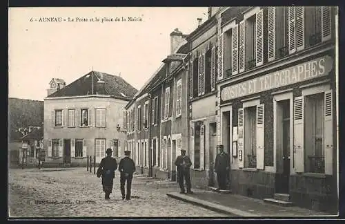 AK Auneau, La Poste et la place de la Mairie