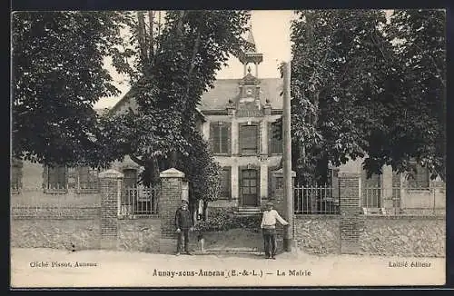 AK Aunay-sous-Auneau, La Mairie et les habitants devant l`entrée