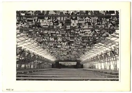 72 Fotografien Ansicht Bern, 62. Eidgenössisches Turnfest 1947, Kassenhäuschen am Bahnhof, Festgelände, Flaggenschmuck