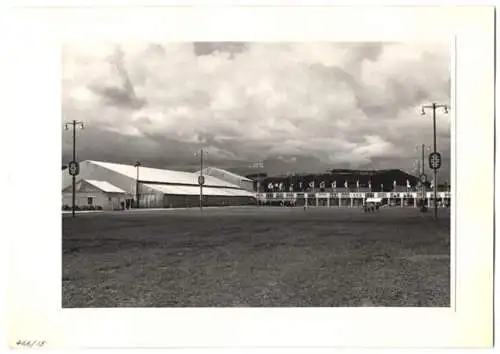 72 Fotografien Ansicht Bern, 62. Eidgenössisches Turnfest 1947, Kassenhäuschen am Bahnhof, Festgelände, Flaggenschmuck