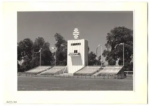 72 Fotografien Ansicht Bern, 62. Eidgenössisches Turnfest 1947, Kassenhäuschen am Bahnhof, Festgelände, Flaggenschmuck