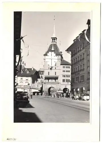 72 Fotografien Ansicht Bern, 62. Eidgenössisches Turnfest 1947, Kassenhäuschen am Bahnhof, Festgelände, Flaggenschmuck