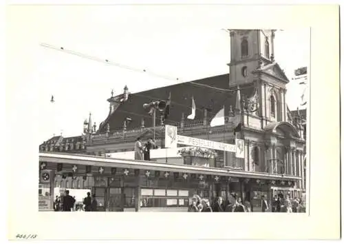 72 Fotografien Ansicht Bern, 62. Eidgenössisches Turnfest 1947, Kassenhäuschen am Bahnhof, Festgelände, Flaggenschmuck