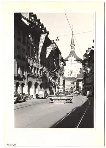 72 Fotografien Ansicht Bern, 62. Eidgenössisches Turnfest 1947, Kassenhäuschen am Bahnhof, Festgelände, Flaggenschmuck