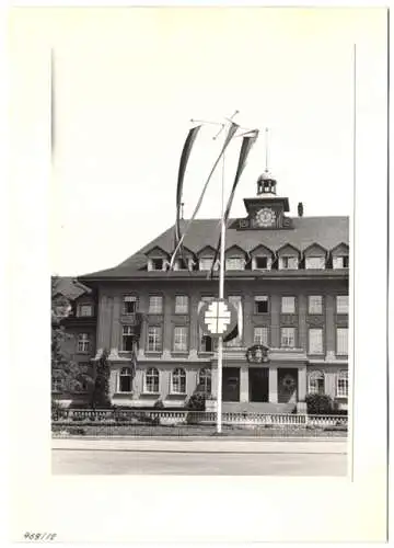 72 Fotografien Ansicht Bern, 62. Eidgenössisches Turnfest 1947, Kassenhäuschen am Bahnhof, Festgelände, Flaggenschmuck