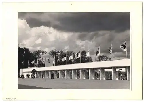 72 Fotografien Ansicht Bern, 62. Eidgenössisches Turnfest 1947, Kassenhäuschen am Bahnhof, Festgelände, Flaggenschmuck