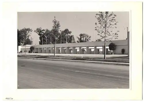 72 Fotografien Ansicht Bern, 62. Eidgenössisches Turnfest 1947, Kassenhäuschen am Bahnhof, Festgelände, Flaggenschmuck