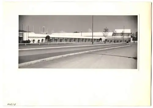 72 Fotografien Ansicht Bern, 62. Eidgenössisches Turnfest 1947, Kassenhäuschen am Bahnhof, Festgelände, Flaggenschmuck