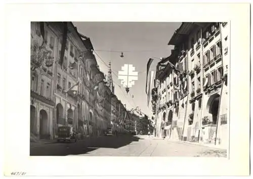 72 Fotografien Ansicht Bern, 62. Eidgenössisches Turnfest 1947, Kassenhäuschen am Bahnhof, Festgelände, Flaggenschmuck