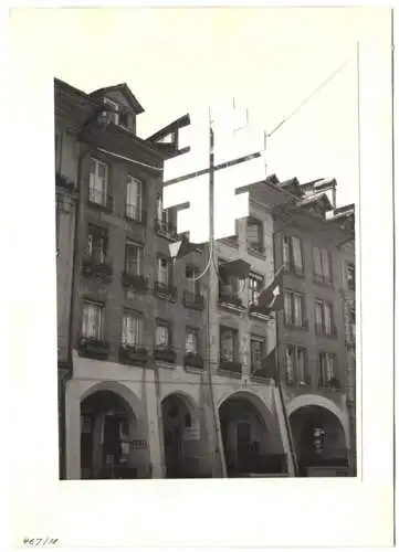 72 Fotografien Ansicht Bern, 62. Eidgenössisches Turnfest 1947, Kassenhäuschen am Bahnhof, Festgelände, Flaggenschmuck