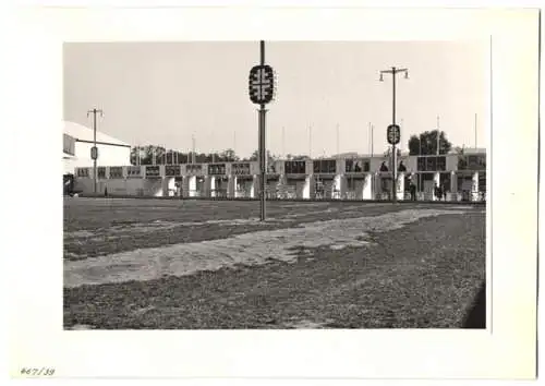 72 Fotografien Ansicht Bern, 62. Eidgenössisches Turnfest 1947, Kassenhäuschen am Bahnhof, Festgelände, Flaggenschmuck