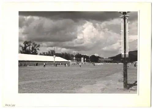 72 Fotografien Ansicht Bern, 62. Eidgenössisches Turnfest 1947, Kassenhäuschen am Bahnhof, Festgelände, Flaggenschmuck