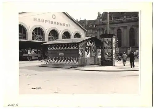 72 Fotografien Ansicht Bern, 62. Eidgenössisches Turnfest 1947, Kassenhäuschen am Bahnhof, Festgelände, Flaggenschmuck