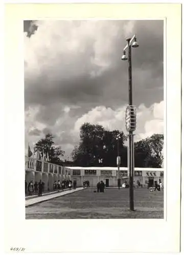 72 Fotografien Ansicht Bern, 62. Eidgenössisches Turnfest 1947, Kassenhäuschen am Bahnhof, Festgelände, Flaggenschmuck