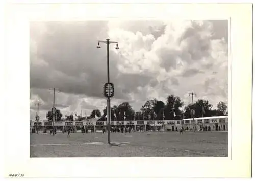 72 Fotografien Ansicht Bern, 62. Eidgenössisches Turnfest 1947, Kassenhäuschen am Bahnhof, Festgelände, Flaggenschmuck