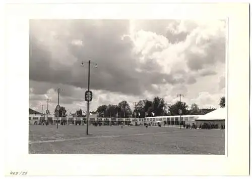 72 Fotografien Ansicht Bern, 62. Eidgenössisches Turnfest 1947, Kassenhäuschen am Bahnhof, Festgelände, Flaggenschmuck