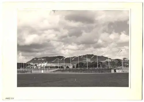 72 Fotografien Ansicht Bern, 62. Eidgenössisches Turnfest 1947, Kassenhäuschen am Bahnhof, Festgelände, Flaggenschmuck