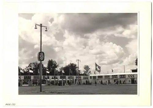 72 Fotografien Ansicht Bern, 62. Eidgenössisches Turnfest 1947, Kassenhäuschen am Bahnhof, Festgelände, Flaggenschmuck