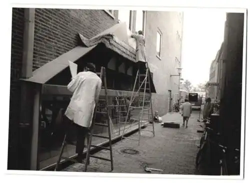 Fotografie Ansicht Rendsburg, Kleidungs- und Sportgeschäft Hans Jürgensen, Strassenpartie, Schaufenster