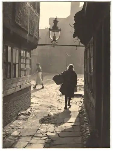 Fotografie Albin Müller, Hamburg, Schützenstr. 61, Ansicht Hamburg, Hof an der Steinstrasse, Gaslaterne