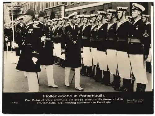 Fotografie Ansicht Portsmouth, Duke of York eröffnet grosse brittische Flottenwoche, Marine Soldaten, Uniform, Orden