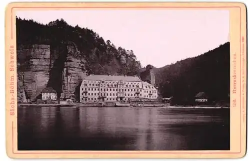 Fotografie Römmler & Jonas, Dresden, Ansicht Herrnskretschen, Uferpartie mit Hotelgebäude