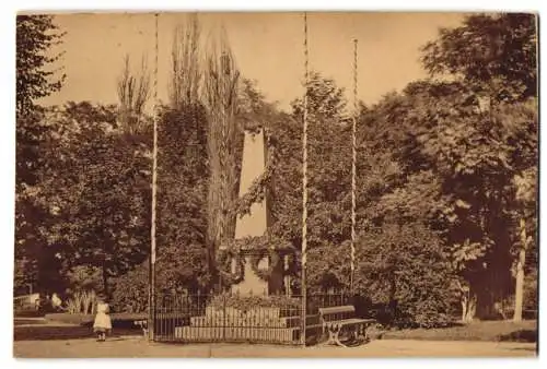 Fotografie unbekannter Fotograf, Ansicht Rendsburg, Denkmal am Kindergarten um 1880