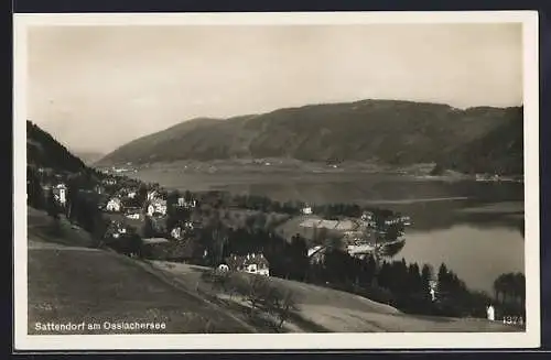 AK Sattendorf am Ossiachersee, Panorama mit Blick über den See