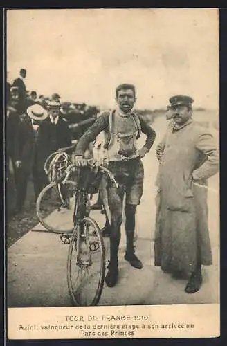 AK Tour de France 1910, völlig verdreckter Radsportler Azini direkt nach einer Etappe im Parc des Princes