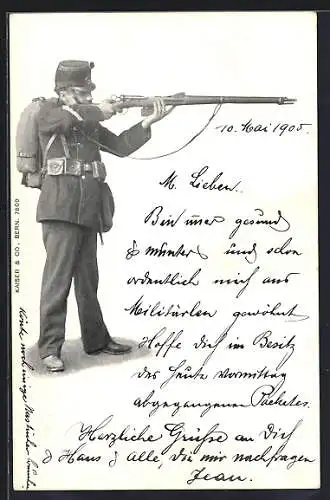 AK Schweizer Soldat in Uniform mit Gewehr