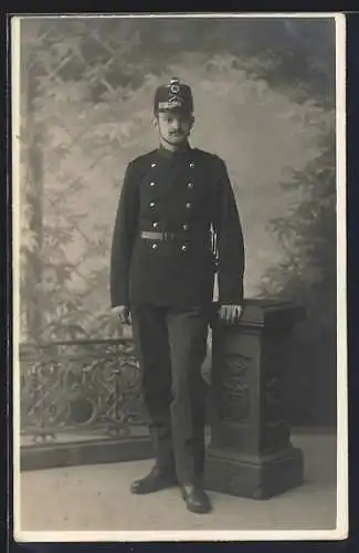 Foto-AK Schweizer Soldat in Uniform