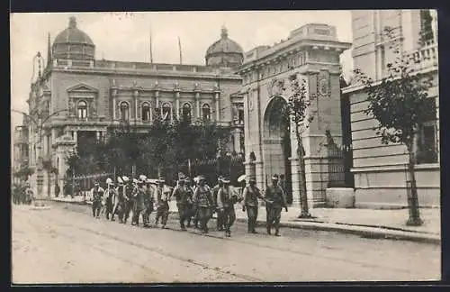 AK Belgrad, Militärarbeiterabteilung passiert den königlichen Konak