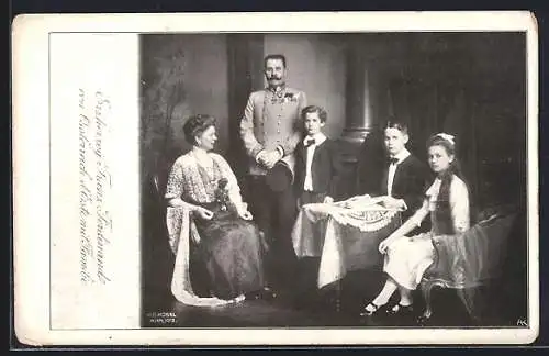 AK Erzherzog Franz Ferdinand von Österreich in Uniform mit seiner Familie