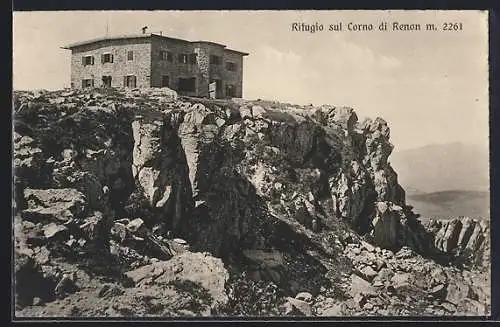 AK Rifugio Corno di Renòn, Blick zur Berghütte